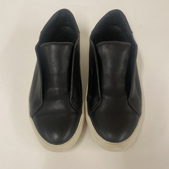 J Slide soft Black Leather slides.  Slip ins no shoe laces size 6 white soles - Picture 5 of 6